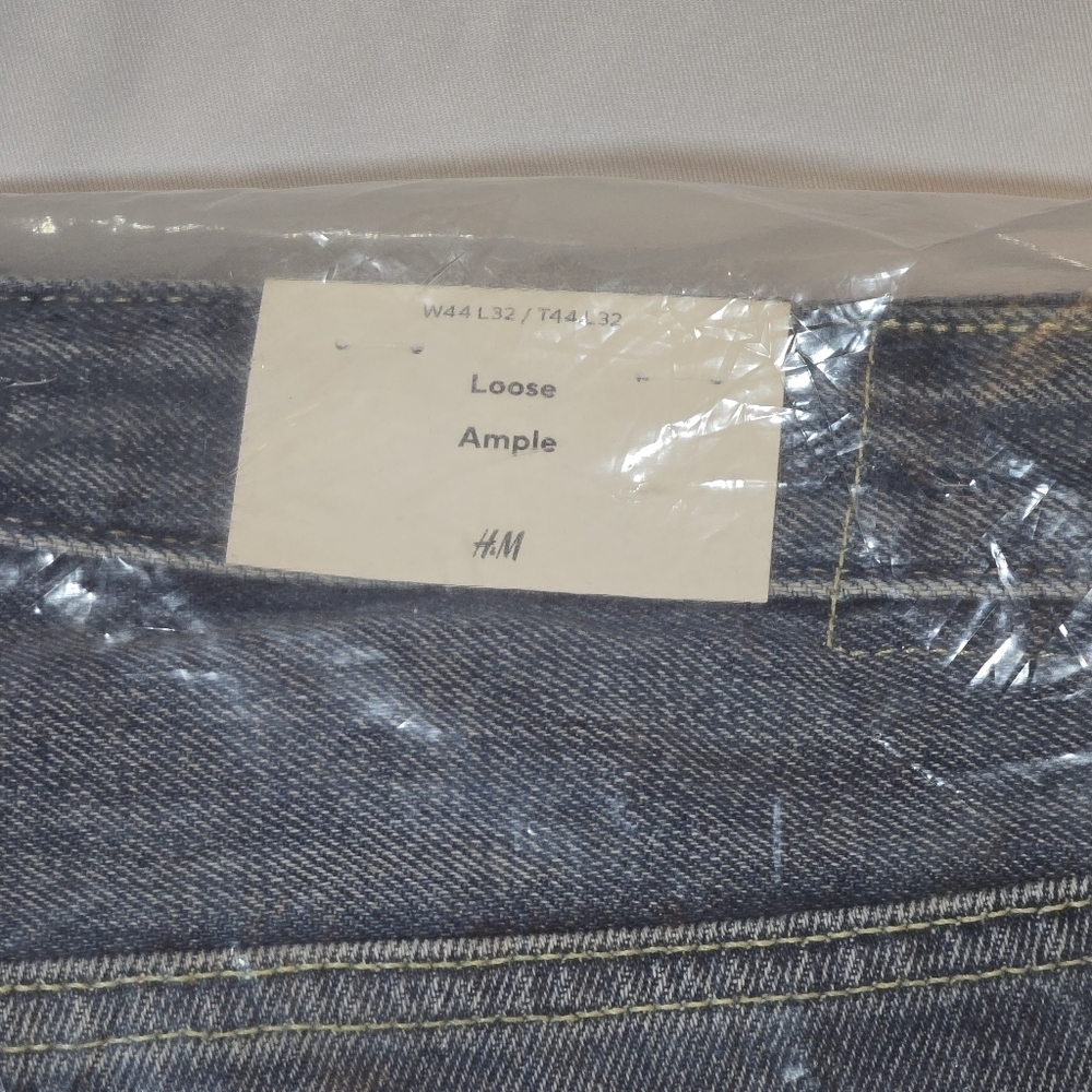NWT Mens H&M Loose Ample Denim Jeans 44 x 32 - Picture 2 of 5